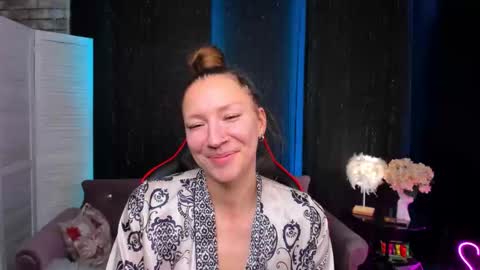 hi im Molly heregreat boobs big heart  warm pussy  online show from 12/04/25, 01:04