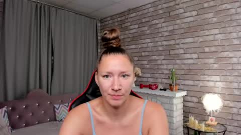 hi im Molly heregreat boobs big heart  warm pussy  online show from 06/08/26, 11:27