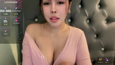 Snapshot of mollysky_smith chatting on 10/28/25, 04:27 molly online show from 10/28/25, 04:27