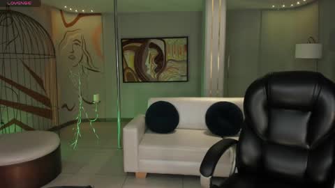 Snapshot of mollysunders_ chatting on 04/17/26, 08:45 Molly Sunders online show from 04/17/26, 08:45