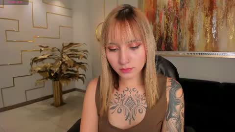 Snapshot of mollysunders_ chatting on 06/13/26, 09:13 Molly Sunders online show from 06/13/26, 09:13