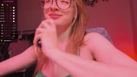 Snapshot of mollytucker chatting on 10/26/25, 02:45 mollytucker online show from 10/26/25, 02:45
