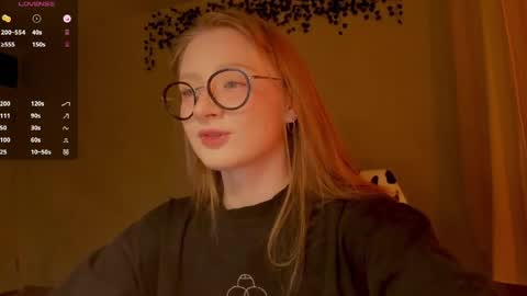 Snapshot of mollytucker chatting on 04/11/26, 04:00 mollytucker online show from 04/11/26, 04:00
