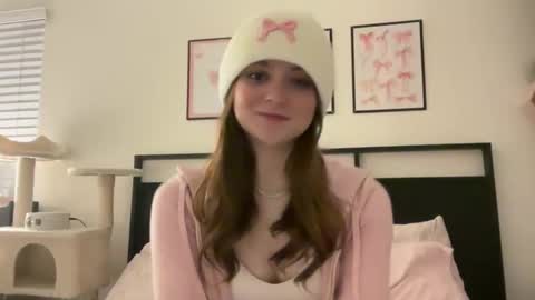 Snapshot of mollyxxxmoon chatting on 02/14/26, 08:11 Molly Moon online show from 02/14/26, 08:11