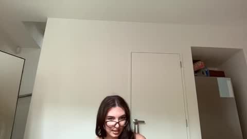 Snapshot of mollyy2006 chatting on 03/13/26, 12:28 Molly online show from 03/13/26, 12:28