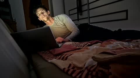 Snapshot of molnaratti14 chatting on 01/07/25, 03:46 Oszkr online show from 01/07/25, 03:46