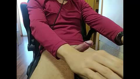 Snapshot of molom chatting on 01/17/25, 09:39 molom online show from 01/17/25, 09:39