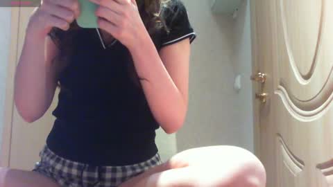 Snapshot of momentbeforedown chatting on 11/16/25, 12:49 Hailey online show from 11/16/25, 12:49