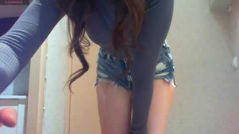 Snapshot of momentbeforedown chatting on 02/28/26, 12:11 Hailey online show from 02/28/26, 12:11