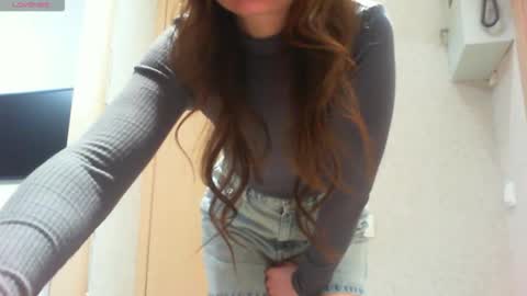 Snapshot of momentbeforedown chatting on 03/01/26, 08:33 Hailey online show from 03/01/26, 08:33