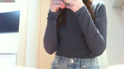 Snapshot of momentbeforedown chatting on 03/25/26, 07:53 Hailey online show from 03/25/26, 07:53