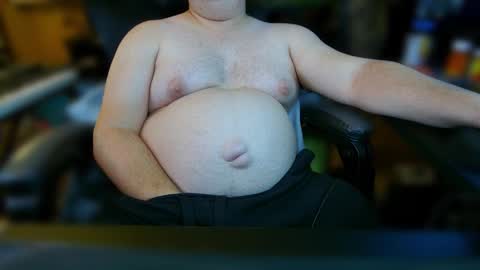 Snapshot of momentofs123 chatting on 12/16/25, 05:45 momentofs123 online show from 12/16/25, 05:45