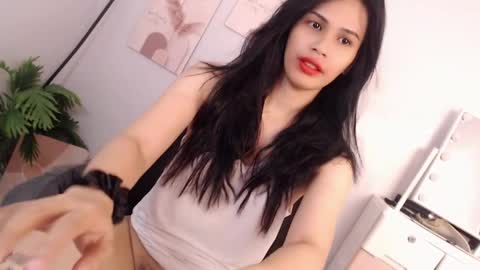 Snapshot of momi_khem019 chatting on 04/19/26, 06:24 MOMIKHEM online show from 04/19/26, 06:24