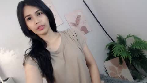 Snapshot of momi_khem019 chatting on 04/20/26, 06:38 MOMIKHEM online show from 04/20/26, 06:38