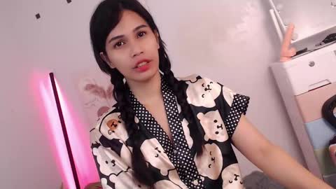 Snapshot of momi_khem019 chatting on 05/04/26, 03:41 MOMIKHEM online show from 05/04/26, 03:41