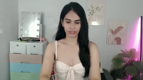 Snapshot of momi_khem019 chatting on 05/11/26, 04:48 MOMIKHEM online show from 05/11/26, 04:48