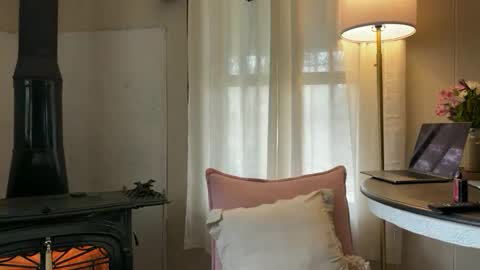 Mia  online show from 11/29/25, 03:26