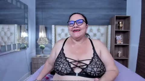 Snapshot of mommy_cute chatting on 07/01/26, 02:57 Jelitza online show from 07/01/26, 02:57
