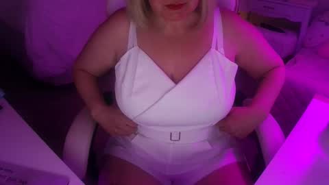 Mommy Julia online show from 05/04/26, 11:06