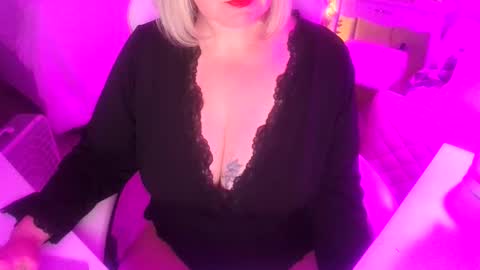 Mommy Julia online show from 05/27/26, 06:32