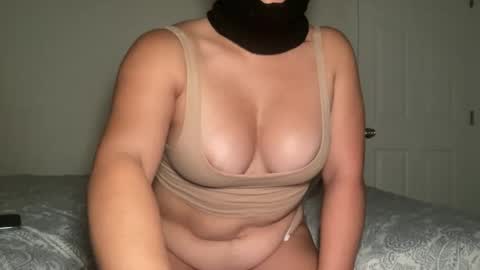 Snapshot of mommygoddess03 chatting on 09/16/25, 04:35 mommygoddess03 online show from 09/16/25, 04:35