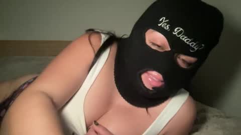 Snapshot of mommygoddess03 chatting on 12/19/25, 01:29 mommygoddess03 online show from 12/19/25, 01:29