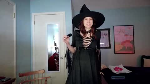 Goddess L online show from 10/31/25, 02:51