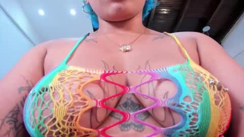 Momo  online show from 12/03/25, 10:08