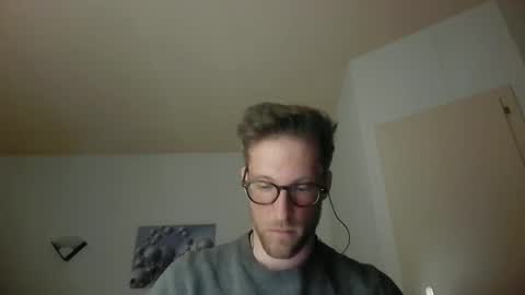 Snapshot of moms_little_monster chatting on 12/15/24, 09:20 moms_little_monster online show from 12/15/24, 09:20