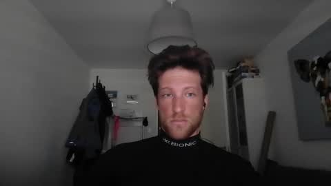 Snapshot of moms_little_monster chatting on 02/06/25, 08:39 moms_little_monster online show from 02/06/25, 08:39