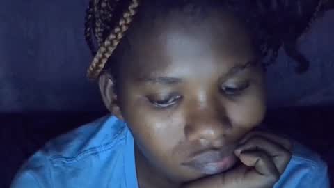 Snapshot of momsdoll chatting on 01/10/26, 06:20 momsdoll online show from 01/10/26, 06:20