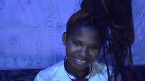 Snapshot of momsdoll chatting on 01/13/26, 05:51 momsdoll online show from 01/13/26, 05:51