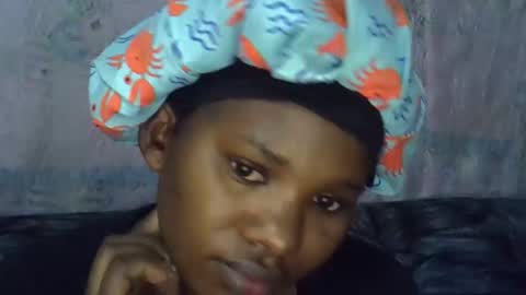 Snapshot of momsdoll chatting on 04/01/26, 06:36 momsdoll online show from 04/01/26, 06:36