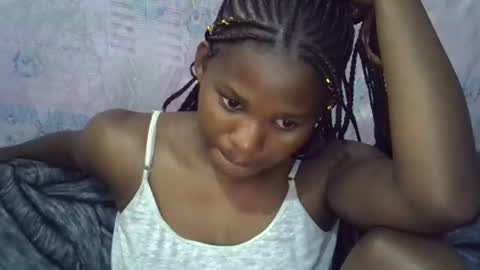 Snapshot of momsdoll chatting on 04/03/26, 08:12 momsdoll online show from 04/03/26, 08:12