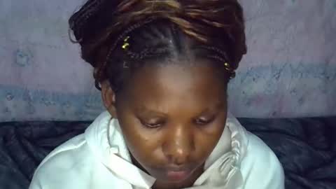 Snapshot of momsdoll chatting on 04/05/26, 05:32 momsdoll online show from 04/05/26, 05:32