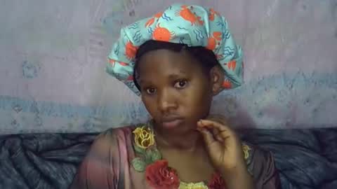 Snapshot of momsdoll chatting on 04/07/26, 05:52 momsdoll online show from 04/07/26, 05:52