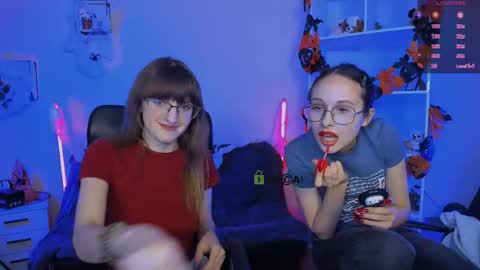 Mona  online show from 10/28/25, 08:11