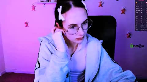 Snapshot of mona_cloud chatting on 01/18/26, 09:18 Mona online show from 01/18/26, 09:18