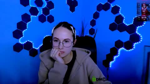 Snapshot of mona_cloud chatting on 02/14/26, 09:00 Mona online show from 02/14/26, 09:00