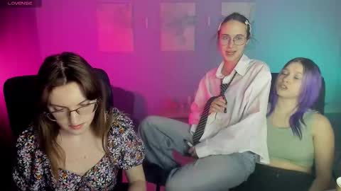 Snapshot of mona_cloud chatting on 02/19/26, 08:27 Mona online show from 02/19/26, 08:27