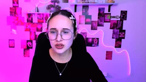 Snapshot of mona_cloud chatting on 03/04/26, 08:26 Mona online show from 03/04/26, 08:26