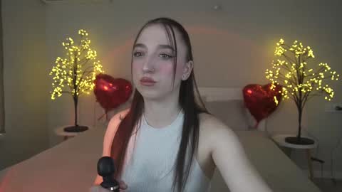 Snapshot of monamourrrr chatting on 03/12/25, 07:02 Taina online show from 03/12/25, 07:02