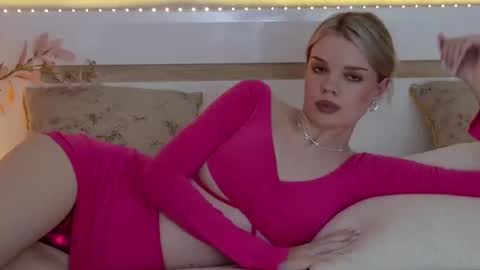 Snapshot of monaxxx_ chatting on 12/14/24, 07:46 Monaxxx online show from 12/14/24, 07:46