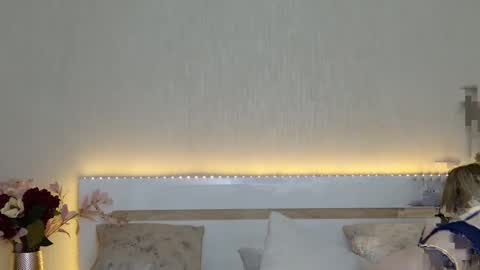 Snapshot of monaxxx_ chatting on 12/25/24, 12:15 Monaxxx online show from 12/25/24, 12:15