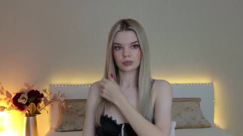 Snapshot of monaxxx_ chatting on 01/03/25, 04:48 Monaxxx online show from 01/03/25, 04:48