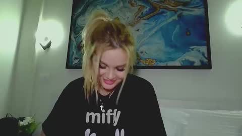 Snapshot of moni_ chatting on 02/28/26, 04:35 Monica online show from 02/28/26, 04:35