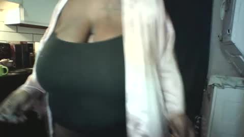 Snapshot of moni_simone chatting on 10/07/25, 08:11 moni_simone online show from 10/07/25, 08:11