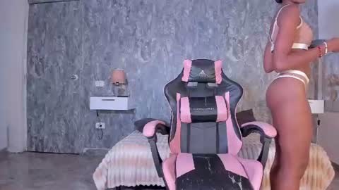 monica_jacksoon online show from 08/05/26, 09:17