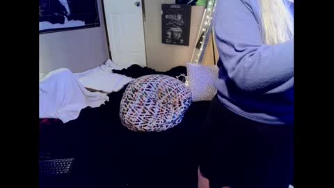 Monica online show from 01/03/25, 03:44