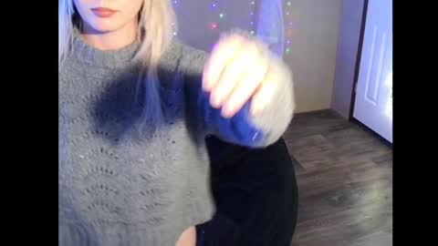 Monica online show from 02/05/25, 02:59